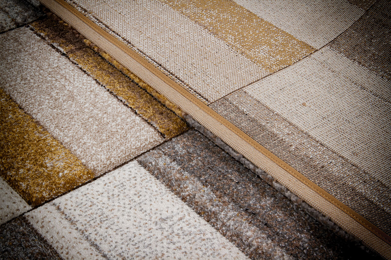 Tappeto Moderno Ray Geometrico - Grigio Beige - Antiscivolo | Ideale per Soggiorno, Camera da Letto, Sala da Pranzo - CarpetLiving