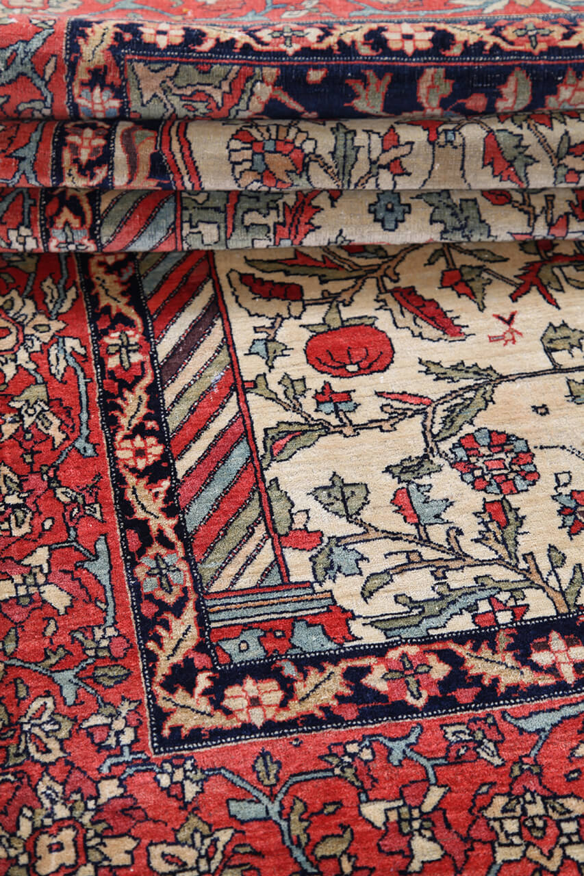 Authentic Antique Persian Isfahan Rug | Hand-Knotted 209x137cm