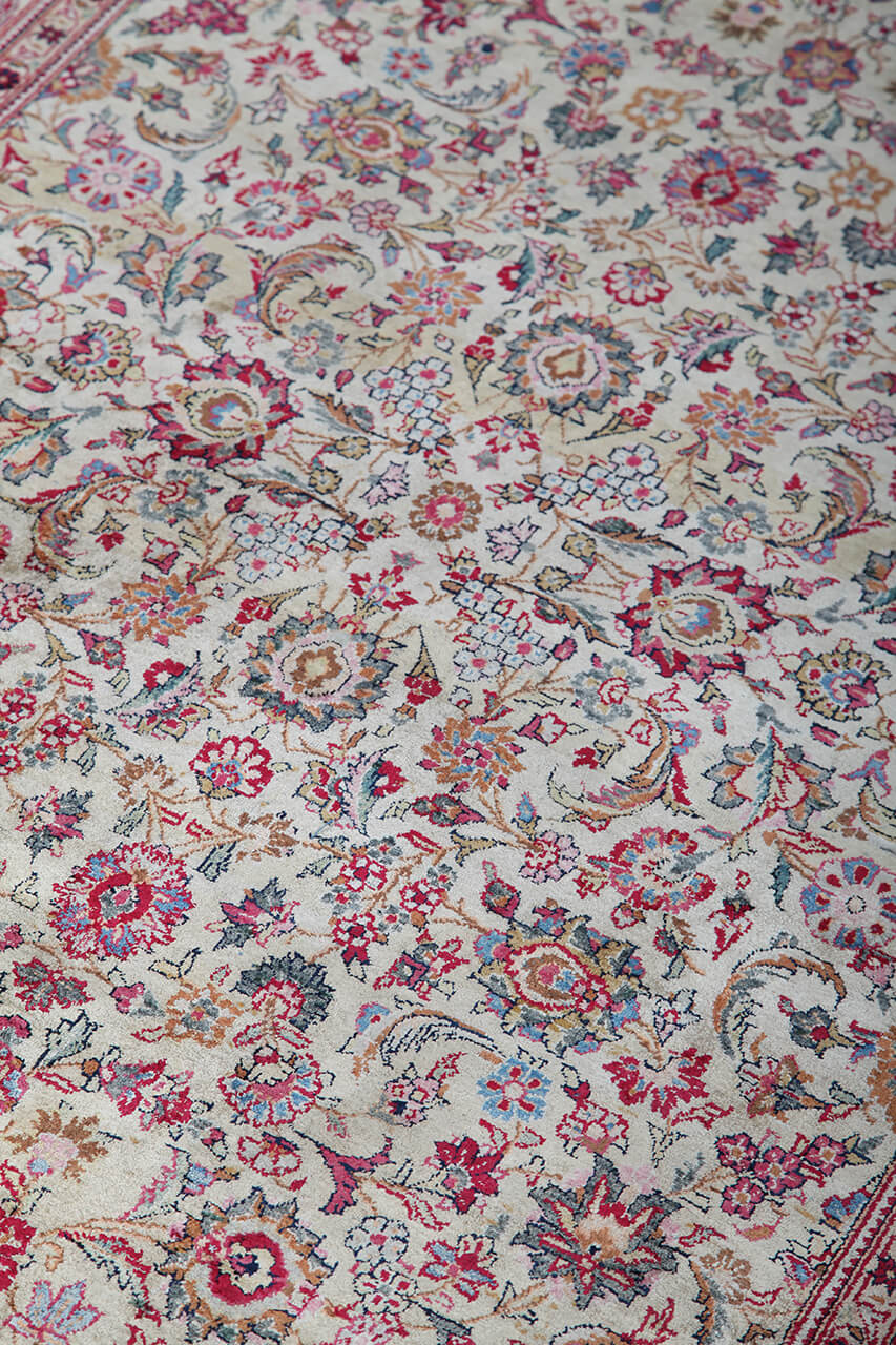 Authentic Antique Persian Isfahan Rug | Hand-Knotted 208x127cm