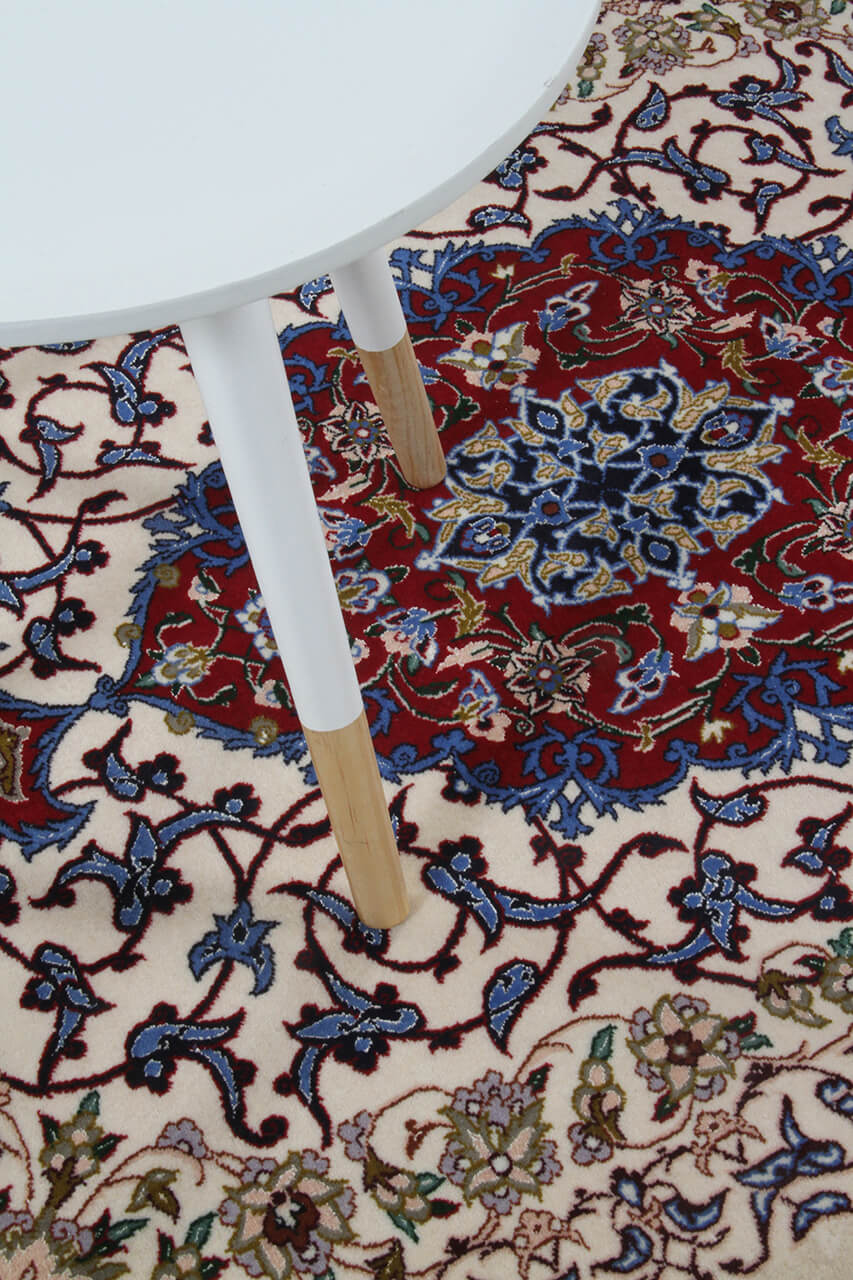 Persian Isfahan Silk & Wool Rug 118_82 cm