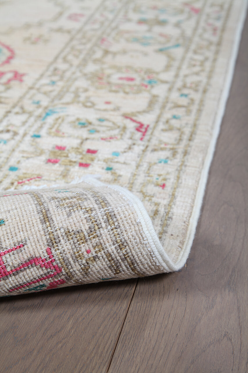 Handmade Ziegler Decorative Floral Rug, 233x169cm