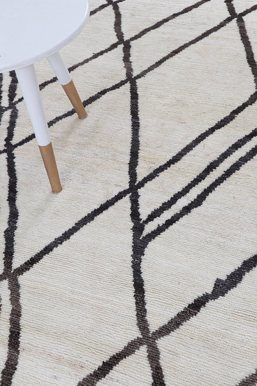 Modern design white Berber style carpet, handmade 237x141cm