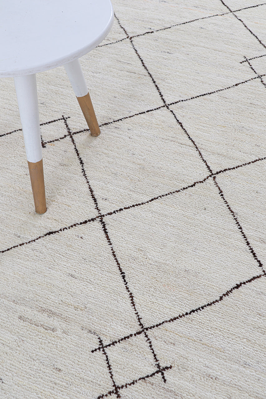 Modern design white Berber style carpet, handmade 298x190cm