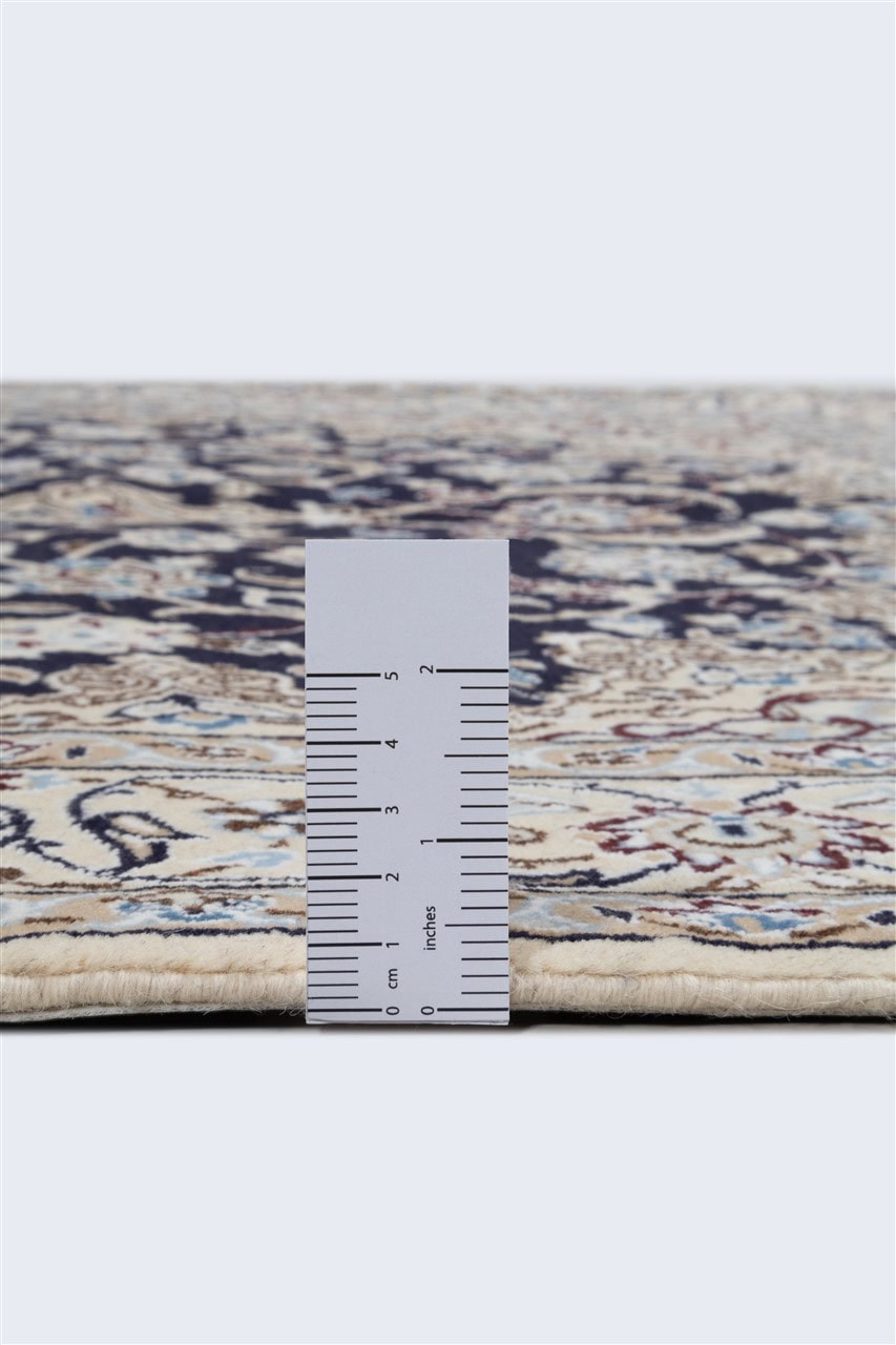 Fine Persian Nain Rug 9La 202_125 cm