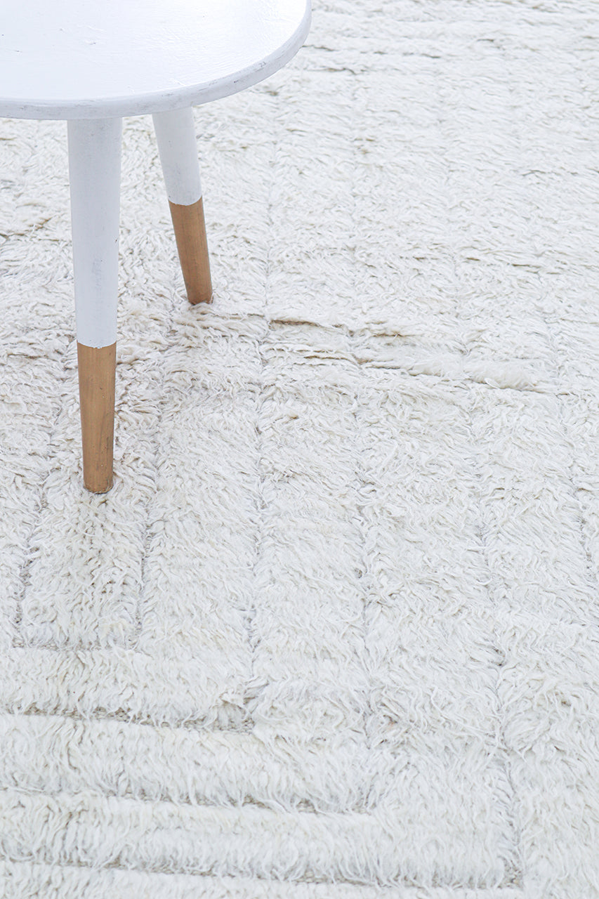 Modern design white Berber style carpet, handmade 200x157cm