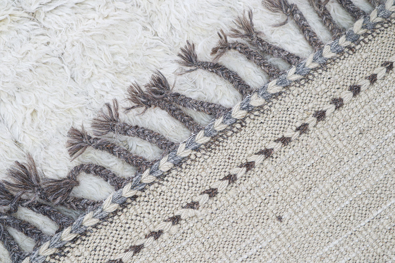 Modern design white Berber style carpet, handmade 200x157cm