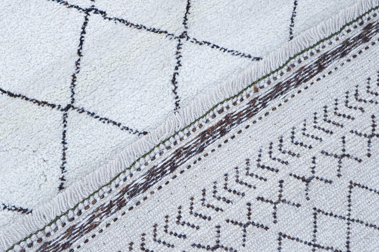 Modern design white Berber style carpet, handmade 226x147cm
