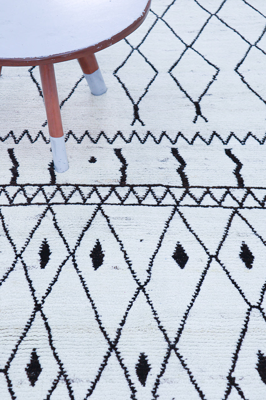 Modern design white Berber style carpet, handmade 276x197cm