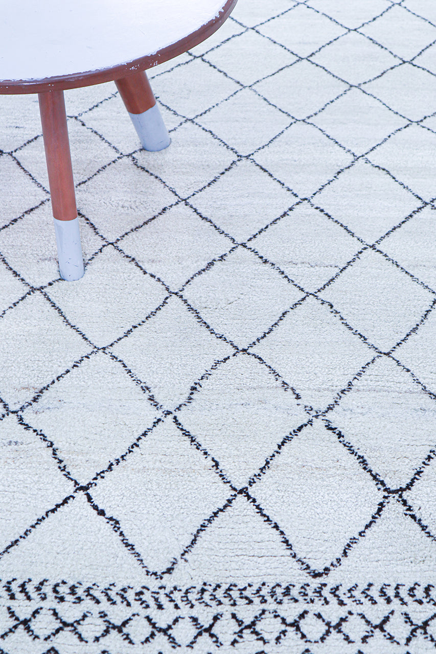 Modern design white Berber style carpet, handmade 228x146cm