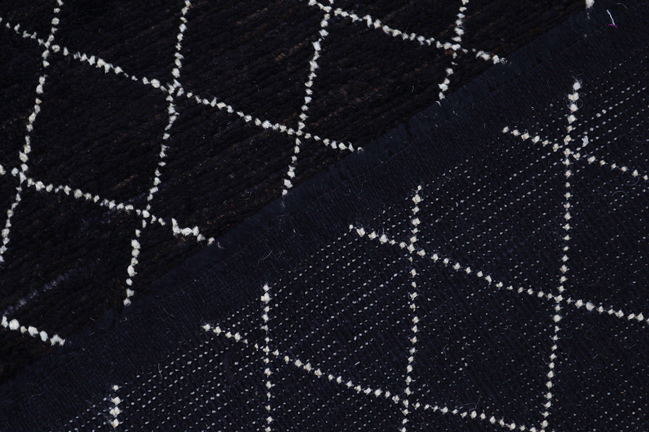 Tappeto design moderno nero stile berbero, fatto a mano 177x117cm