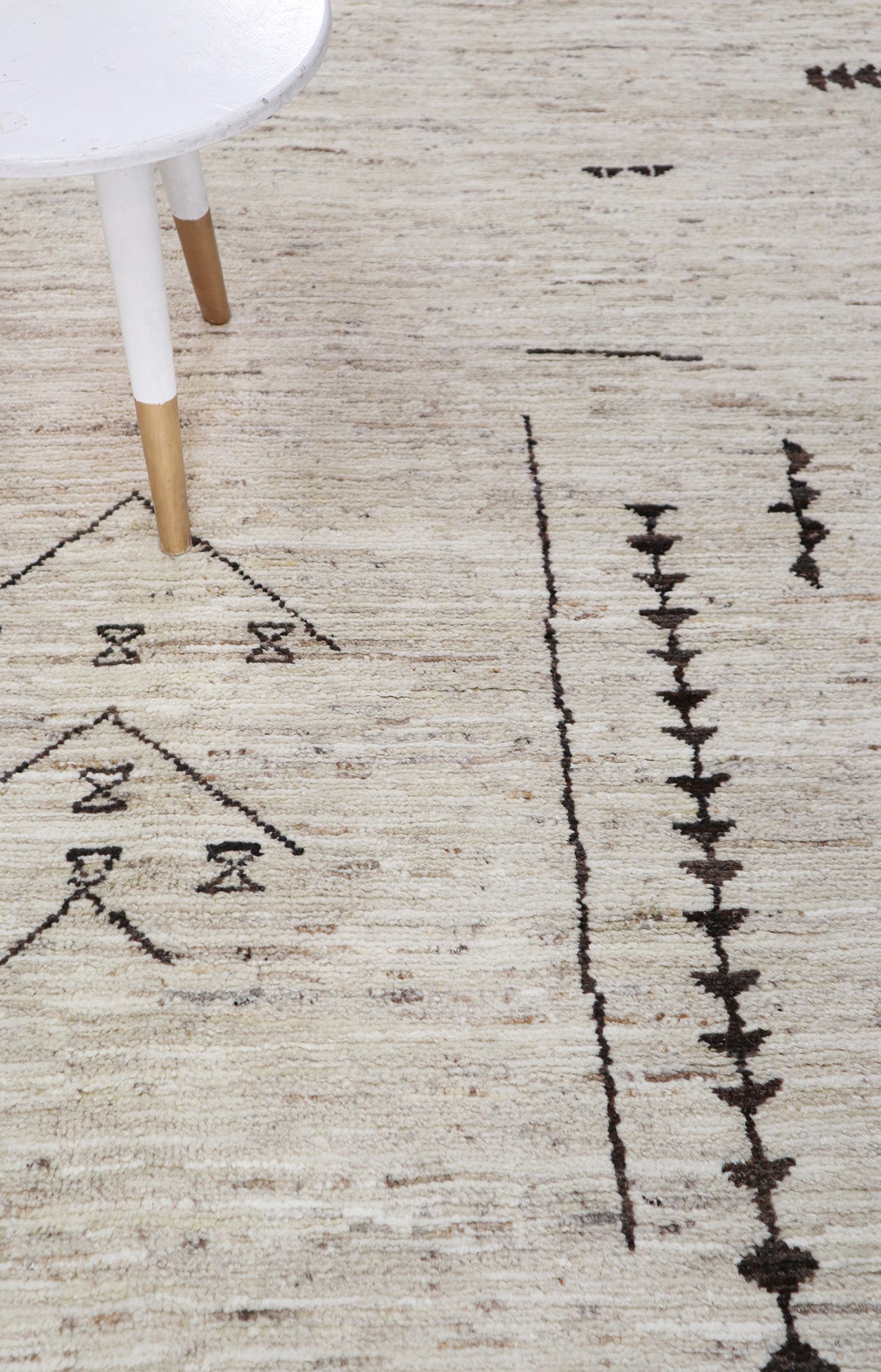 Modern design white Berber style carpet, handmade 309x198cm
