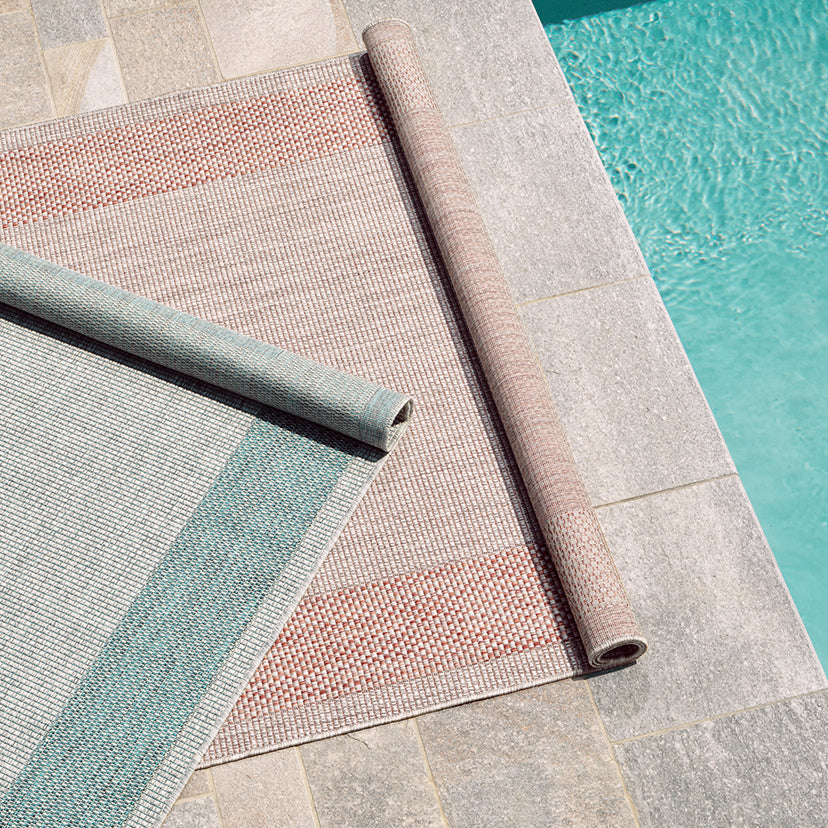 Come scegliere il tappeto outdoor perfetto: materiali, dimensioni e pulizia