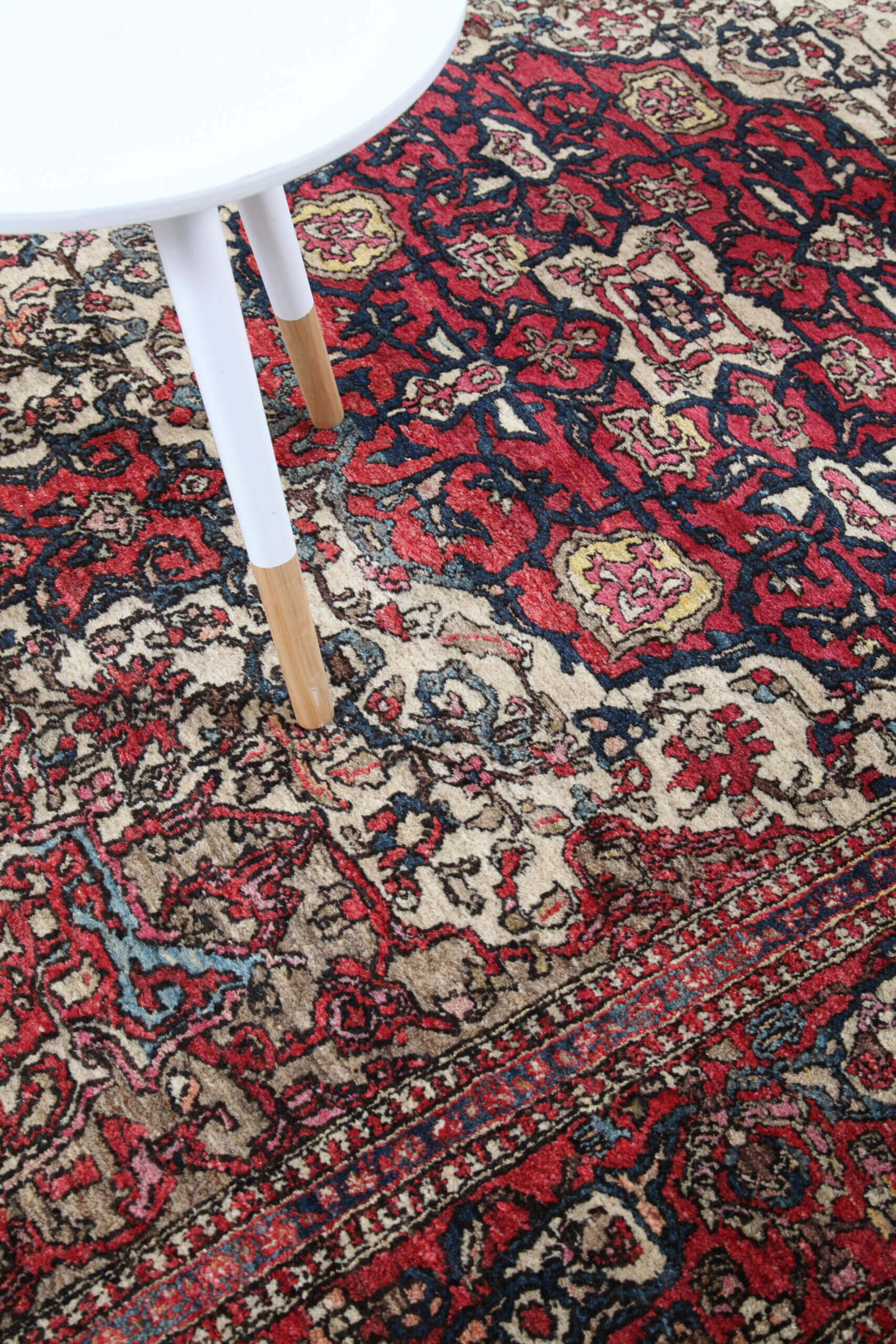 Authentic Antique Persian Isfahan Rug | Hand-Knotted 203x140cm