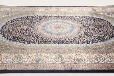 Tappeto Stile Orientale Qoum Shah - Effetto Seta - Disegno Classico - Blu Navy - CarpetLiving