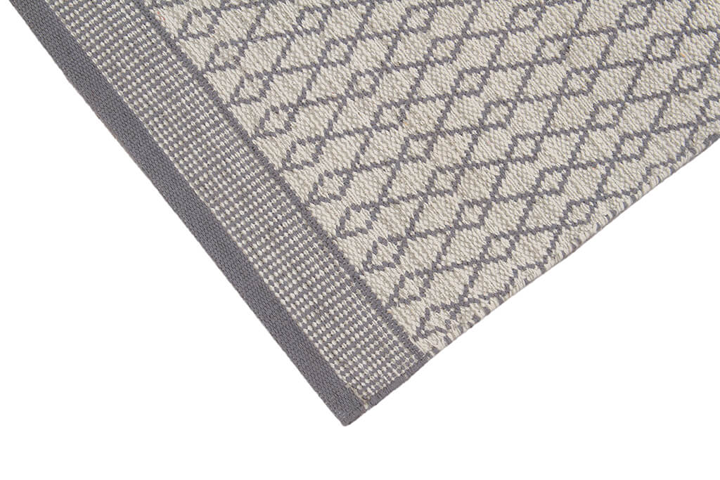 BAY GREY
