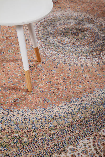 Tappeto Stile Orientale Qoum Shah - Effetto Seta - Disegno Classico - Rosa Rose - CarpetLiving