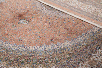 Tappeto Stile Orientale Qoum Shah - Effetto Seta - Disegno Classico - Rosa Rose - CarpetLiving