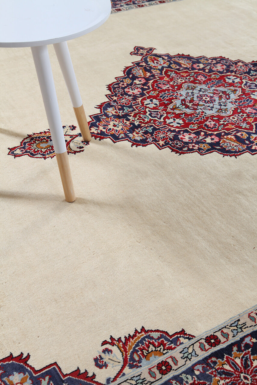 Persian Isfahan Silk & Wool Rug 281_187 cm