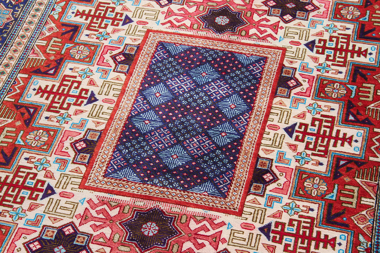 Persian Qum Silk Rug 119_80 cm