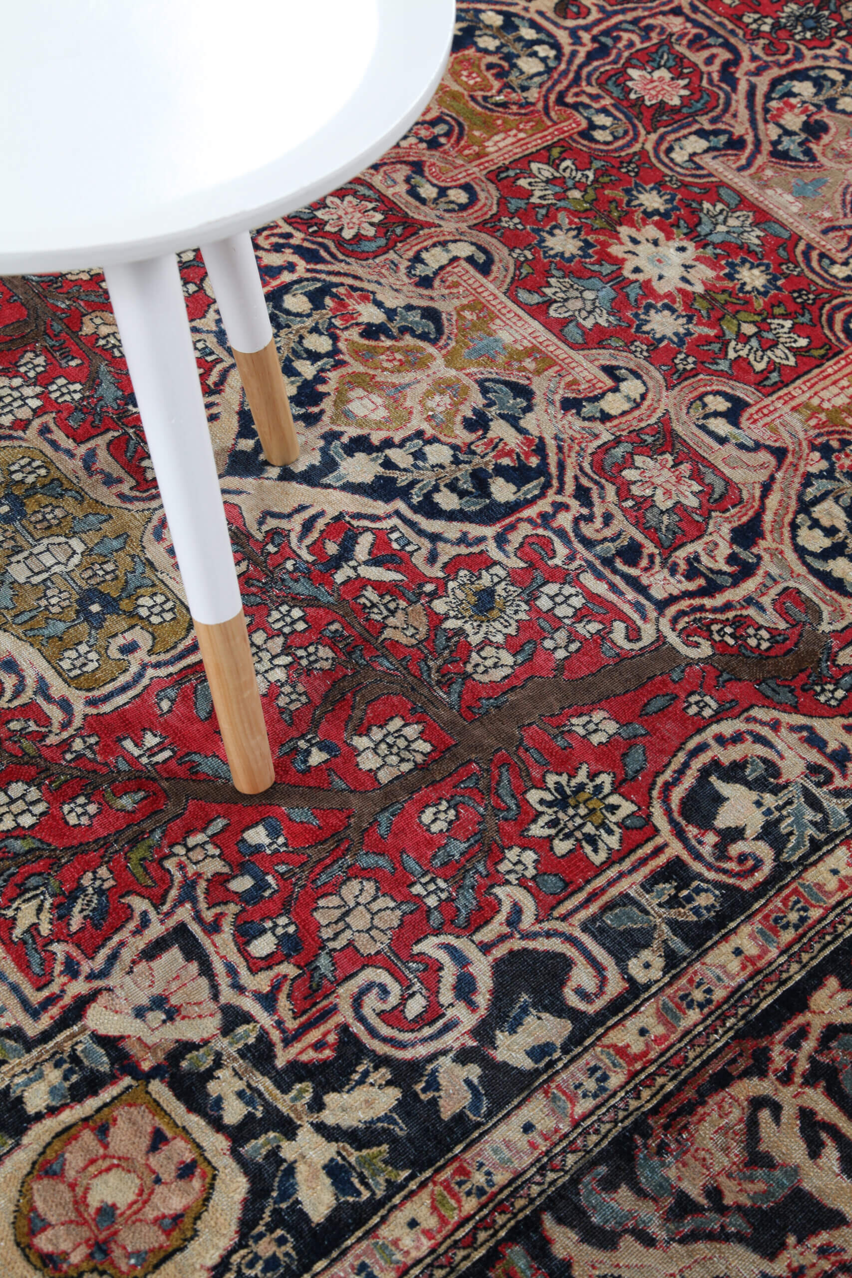 Authentic Antique Persian Isfahan Rug | Hand-Knotted 200x129cm