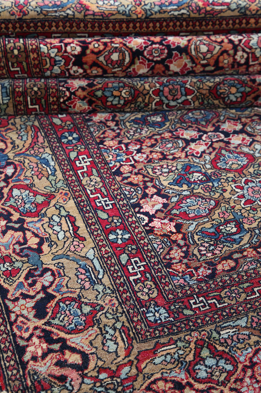Authentic Antique Persian Isfahan Rug | Hand-Knotted 209x135cm