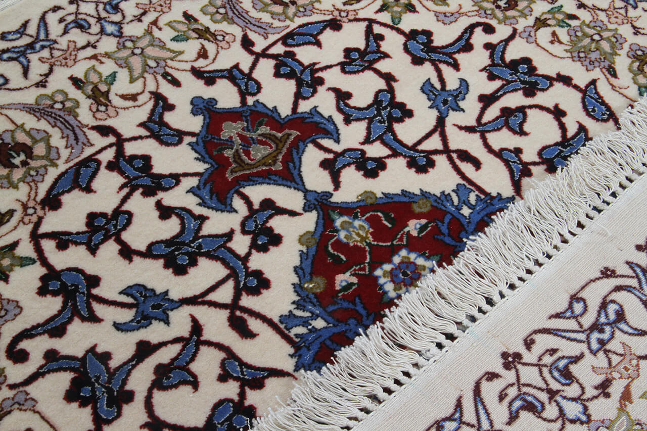 Persian Isfahan Silk & Wool Rug 118_82 cm