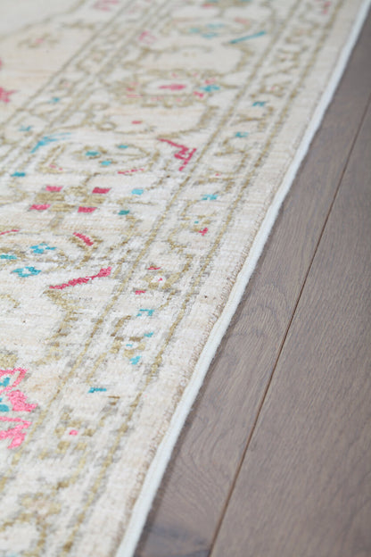 Handmade Ziegler Decorative Floral Rug, 233x169cm