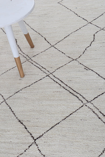 Tappeto design moderno bianco stile berbero, fatto a mano 237x165cm - CarpetLiving
