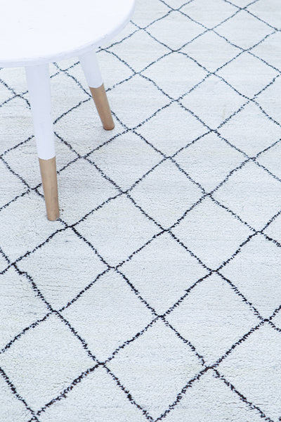 Tappeto design moderno bianco stile berbero, fatto a mano 226x147cm - CarpetLiving