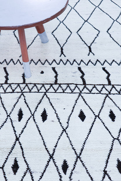Modern design white Berber style carpet, handmade 276x197cm
