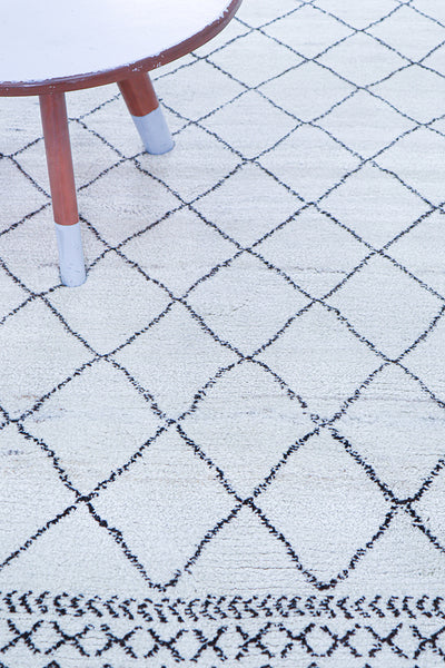 Tappeto design moderno bianco stile berbero, fatto a mano 228x146cm - CarpetLiving