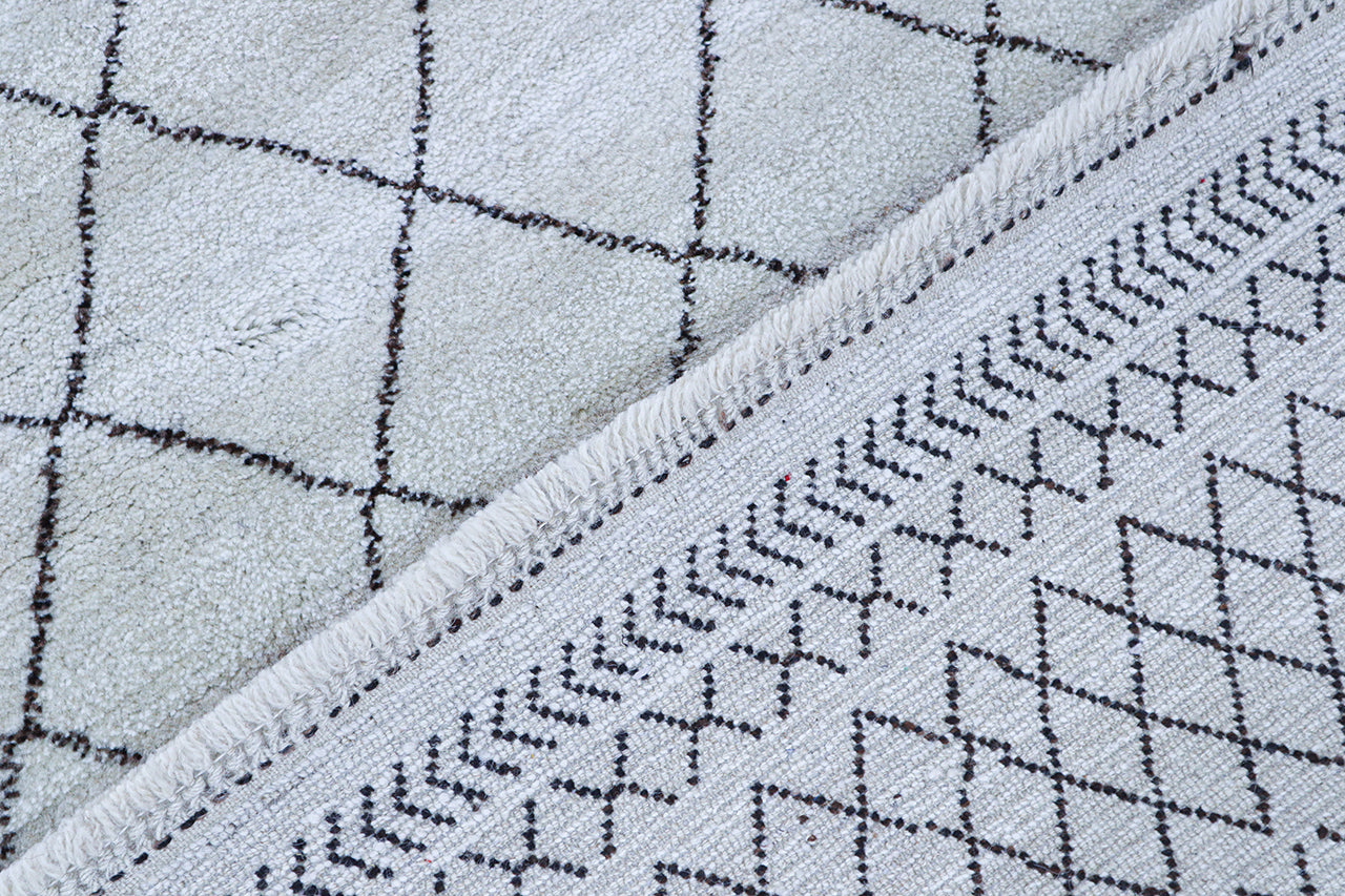 Modern design white Berber style carpet, handmade 228x146cm