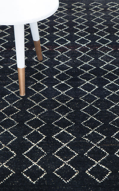Tappeto design moderno nero stile berbero, fatto a mano 196x146cm - CarpetLiving
