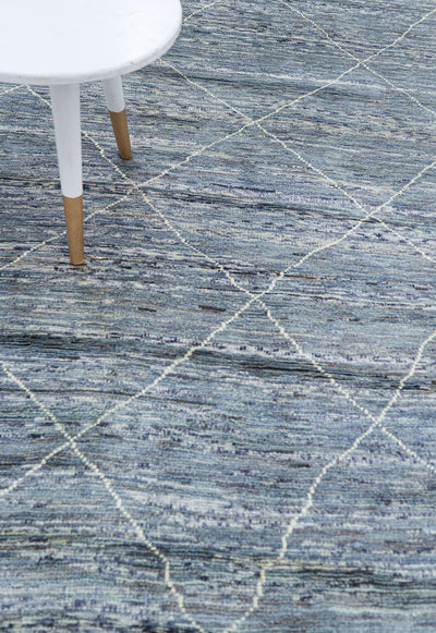 Tappeto design moderno blu stile berbero, fatto a mano 246x166cm - CarpetLiving