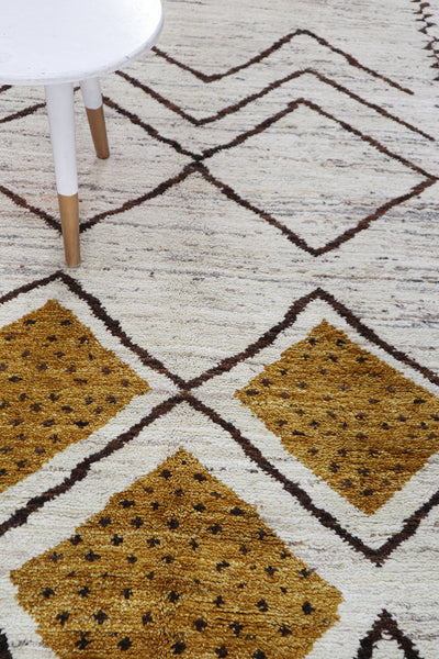 Modern design white Berber style carpet, handmade 212x141cm