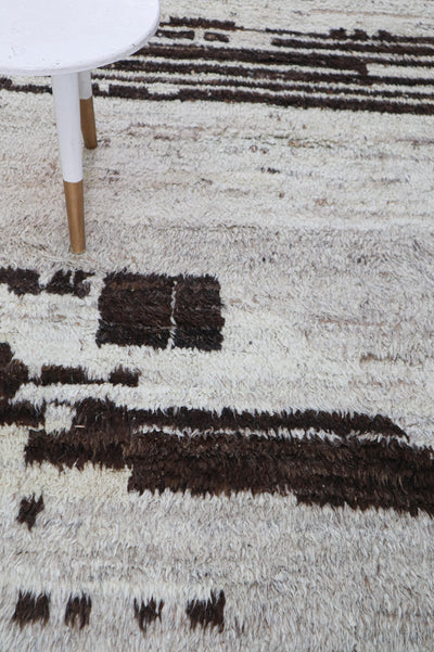 Tappeto design moderno marrone stile berbero, fatto a mano 392x307cm - CarpetLiving