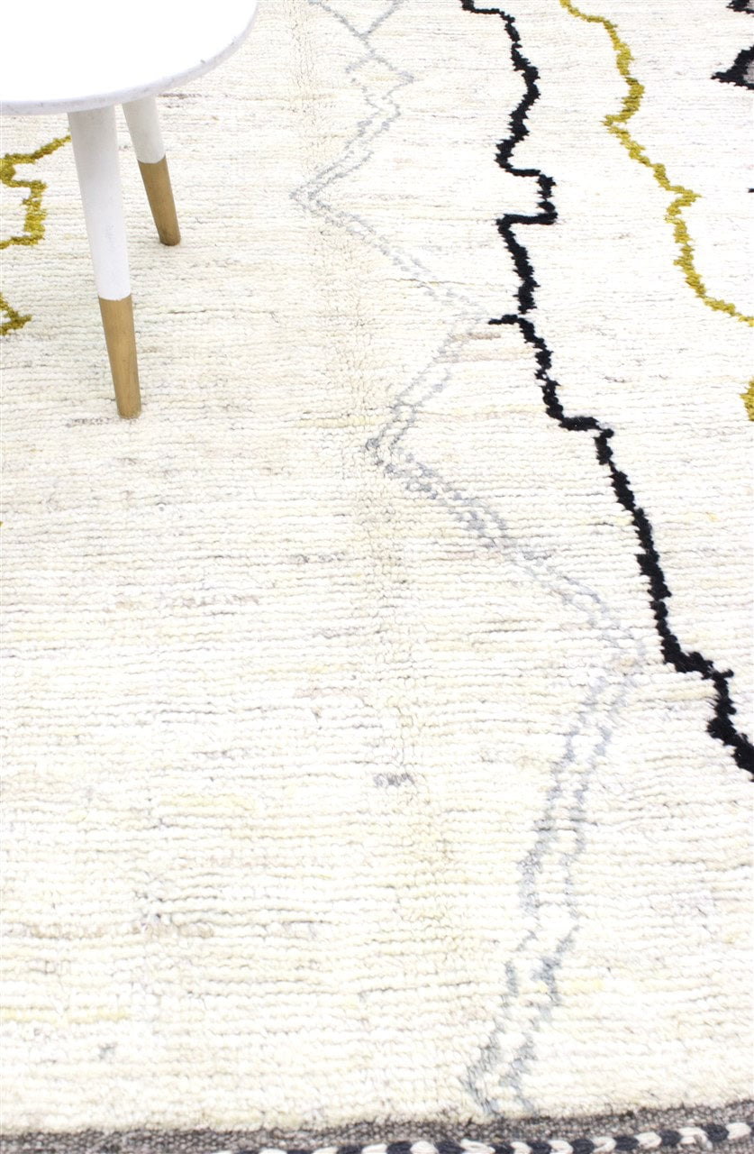 Modern design white Berber style carpet, handmade 213x154cm