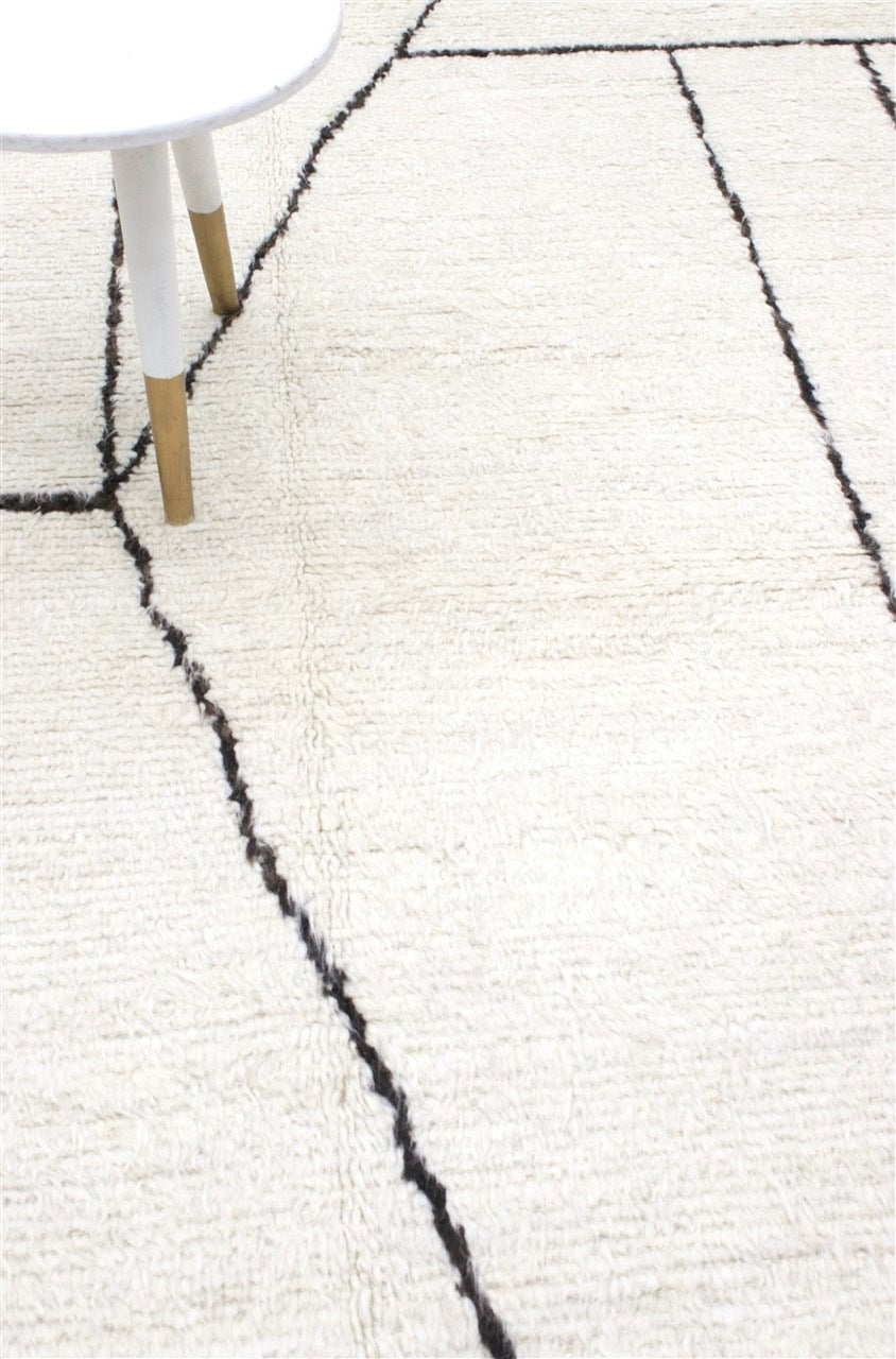 Modern design white Berber style carpet, handmade 300x205cm