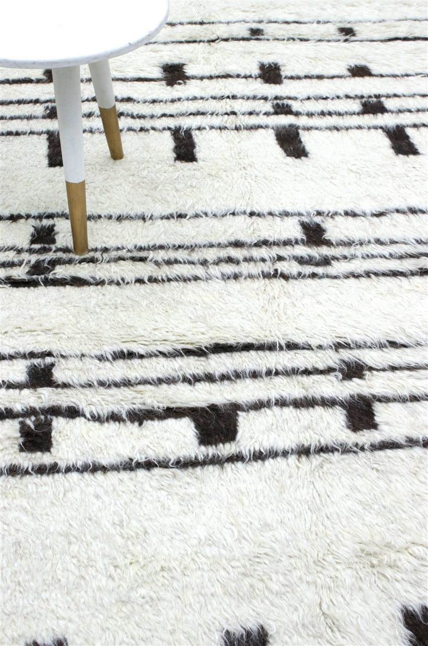 Modern design white Berber style carpet, handmade 298x216cm