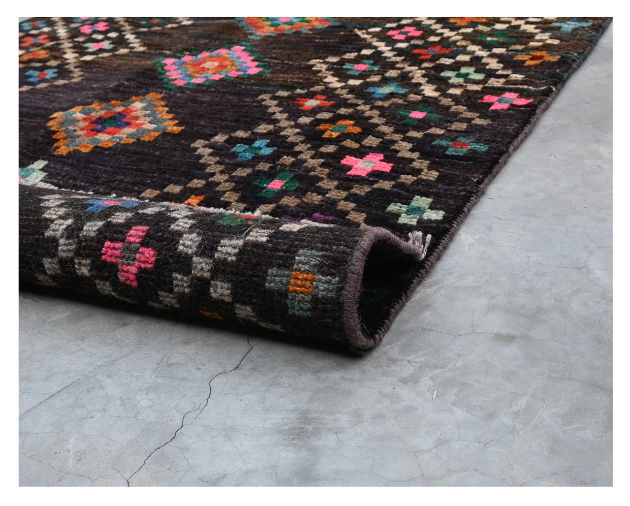 Taimany - Multicolor Tribal Wool Rug - Hand-Knotted 117x83cm