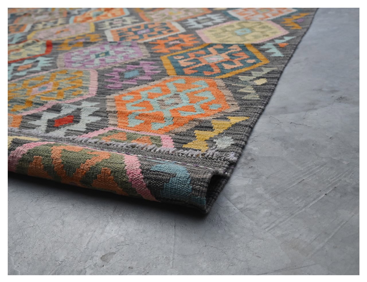 Taimany - Multicolor Tribal Wool Rug - Hand-Knotted 119x77cm