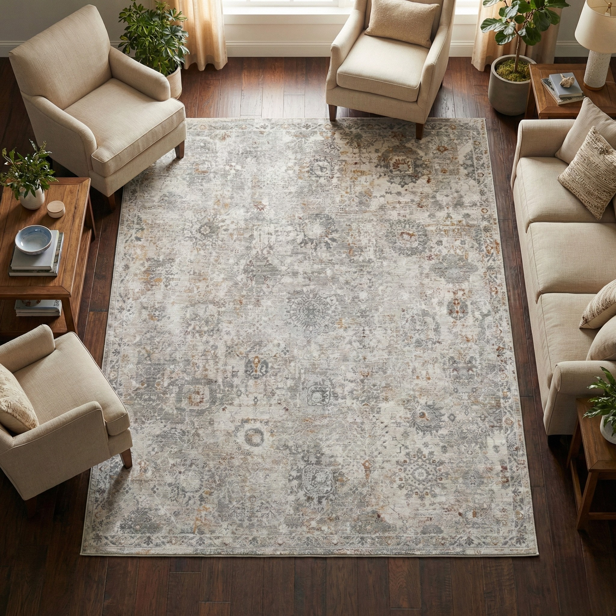 Vintage cream and silver Wellington rug with repeating pattern, designed by Il mio negozio.